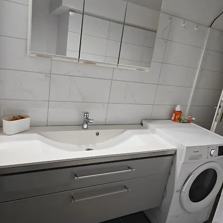 Work And Iam 130qm 4 Schlafzimmer,9x Einzel Bett, Neu Modernisiert 아파트 *