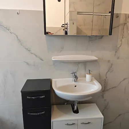 Work And Iam 130qm 4 Schlafzimmer,9x Einzel Bett, Neu Modernisiert 아파트 *