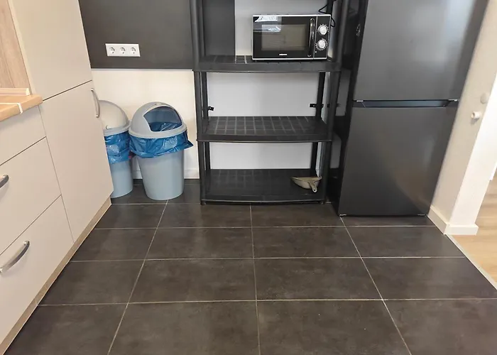 Work And Iam 130qm 4 Schlafzimmer,9x Einzel Bett, Neu Modernisiert *